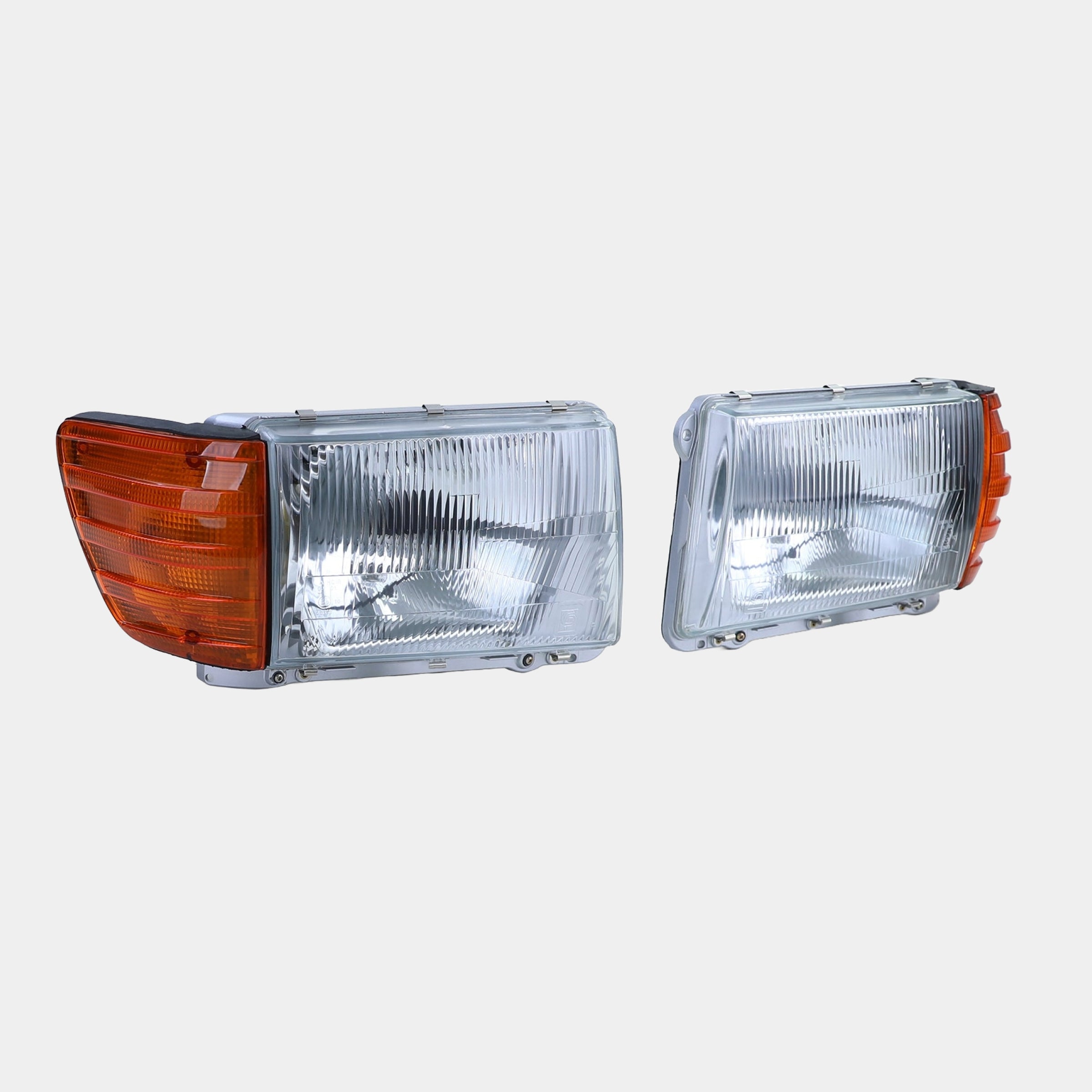 RHD Scheinwerfer Satz, manuelle Verstellung, 6-poliger Anschlussstecker, orangene Blinker
